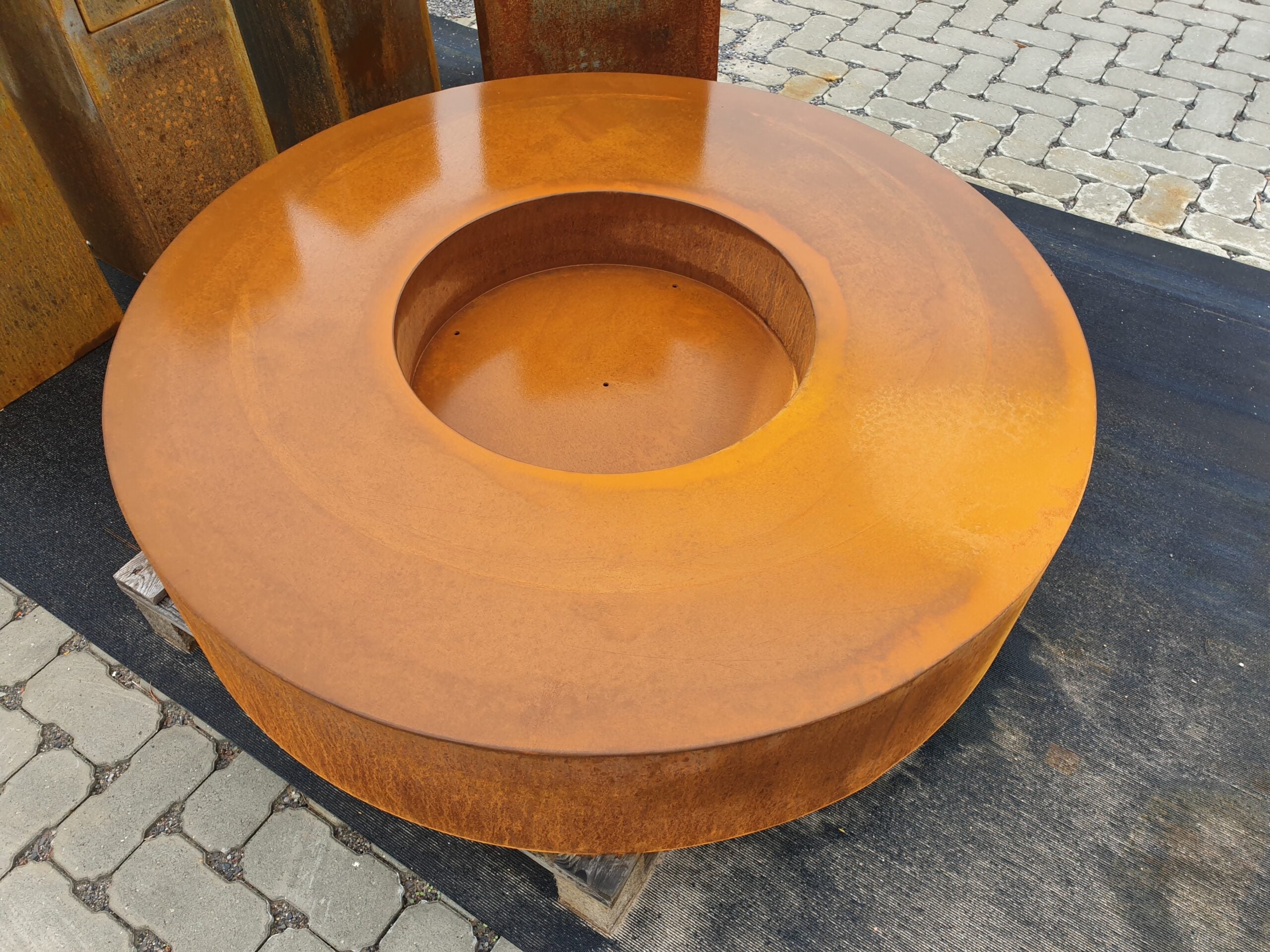 Convivium Orbis - Vuurtafel Rond