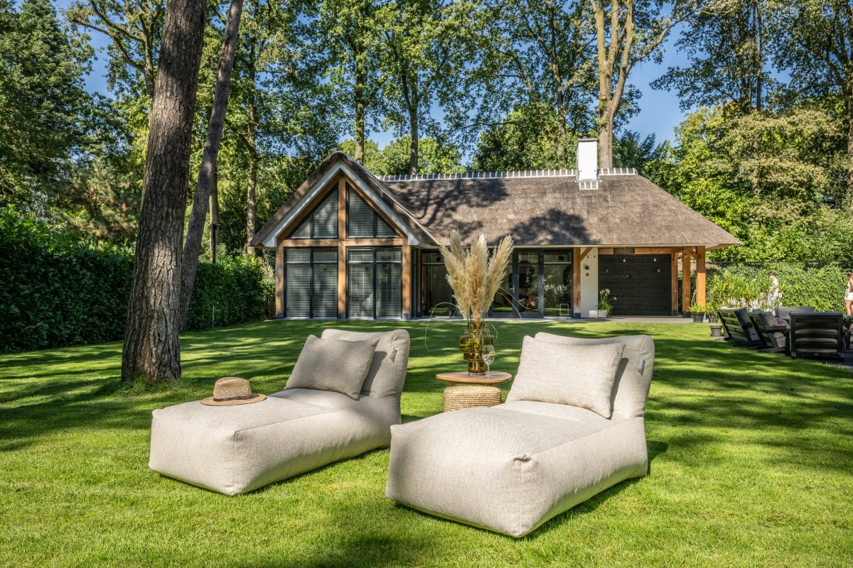 Long chair (Outdoor)